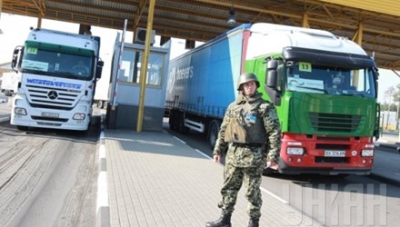 Россия продолжает отправлять гуманитарную помощь на восток Украины